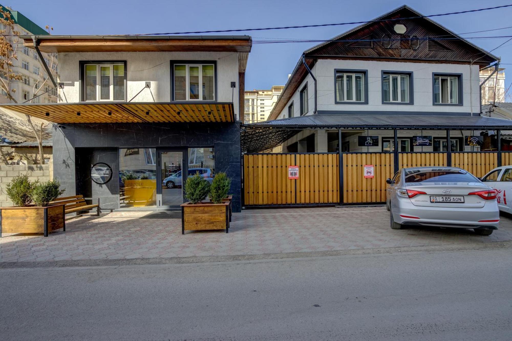 People Hostel & Coworking Bischkek Exterior foto