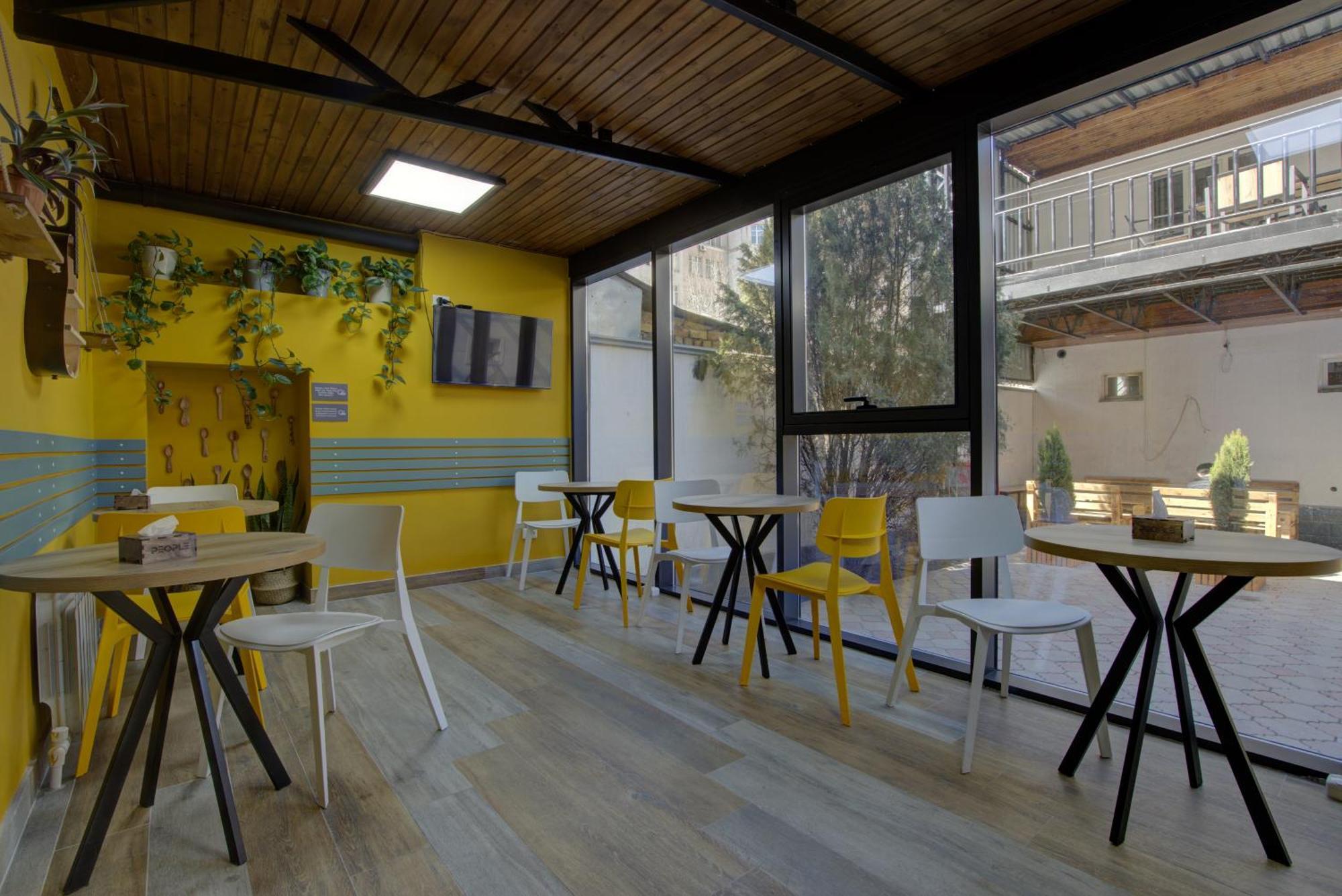 People Hostel & Coworking Bischkek Exterior foto